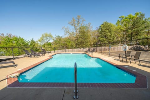 The Oasis on Lake Hamilton with Pool House in Lake Hamilton