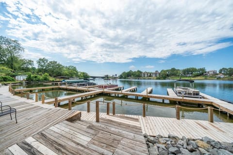 The Oasis on Lake Hamilton with Pool House in Lake Hamilton