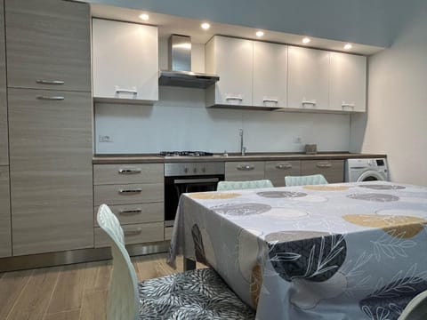 Kitchen or kitchenette, Dining area, stove