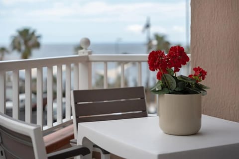 Natural landscape, Balcony/Terrace, Sea view