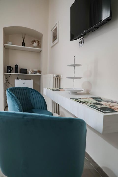 Dining area, Breakfast, minibar