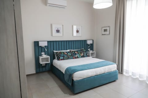 Bedroom, air conditioner