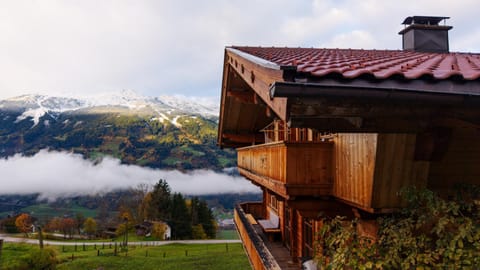 Property building, Day, Natural landscape, Balcony/Terrace, Mountain view