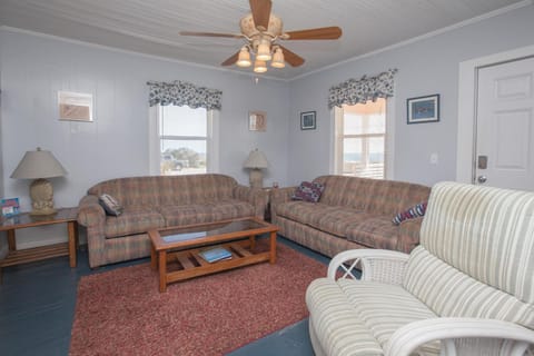 Hunnicutt House by Carolina Beach Realty House in Kure Beach