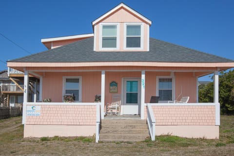 Hunnicutt House by Carolina Beach Realty House in Kure Beach