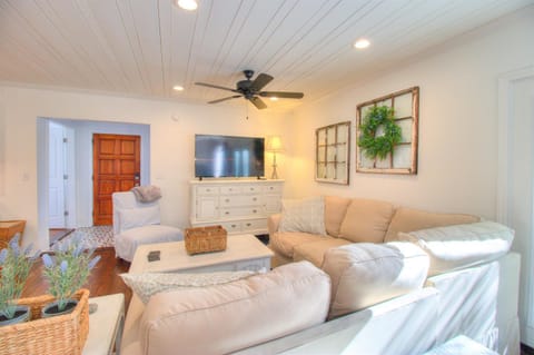 Kure Cottage by Carolina Beach Realty House in Kure Beach