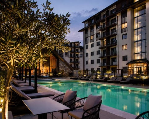 Swimming pool