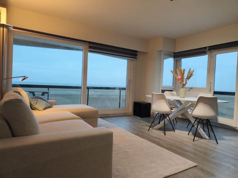 SeaStay - vernieuwd interieur living Apartment in Knokke-Heist
