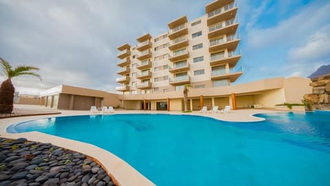 Property building, Restaurant/places to eat, Swimming pool, Breakfast