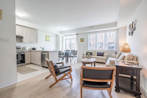 Communal lounge/ TV room, TV and multimedia, Living room, Family