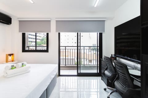 Bed, TV and multimedia, Balcony/Terrace, Photo of the whole room, Dining area, Bedroom