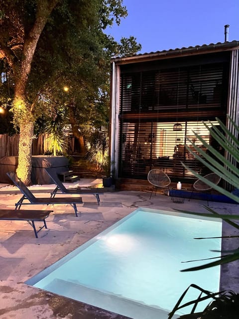 Property building, Patio, Pool view, Swimming pool, sunbed