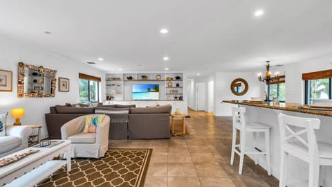 Designer Beachside Serenity Steps to the Beach! Apartment in Juno Beach