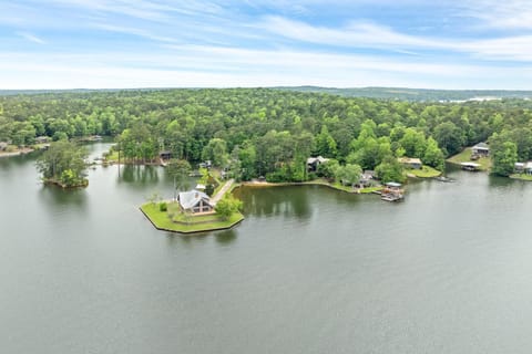 Eagle's View House in Lake Martin