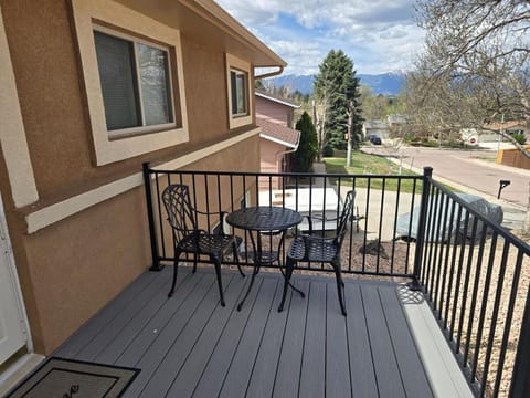 Patio, Day, Neighbourhood, Natural landscape, View (from property/room), Balcony/Terrace, Mountain view, Street view