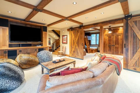 Alpenglow by Exceptional Stays Chalet in Mountain Village