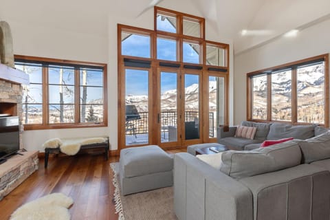 Ascent at Aspen Ridge by Exceptional Stays Villa in Telluride