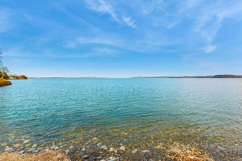 Cottage Retreat Hotel in Malletts Bay