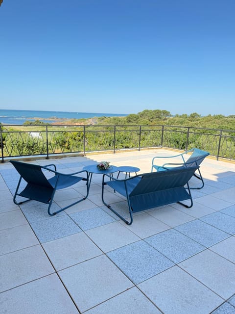 Day, Natural landscape, View (from property/room), Balcony/Terrace, Seating area, Sea view