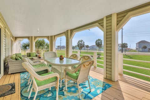 6BR Spacious Beach Home with Big Balcony and Views House in Hitchcock