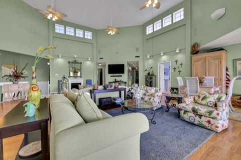 6BR Spacious Beach Home with Big Balcony and Views House in Hitchcock