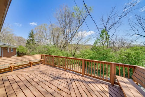 4 Mi to Churchill Downs Updated Retreat with Deck! House in Louisville