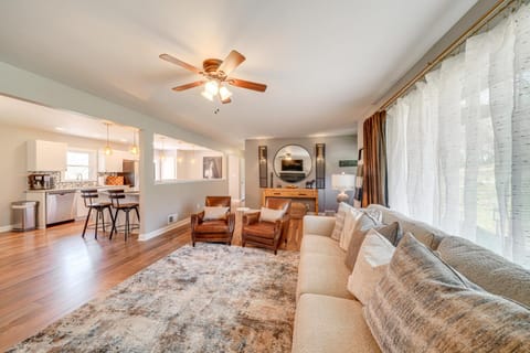 4 Mi to Churchill Downs Updated Retreat with Deck! House in Louisville