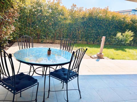Garden, Bathroom, Balcony/Terrace, Garden view