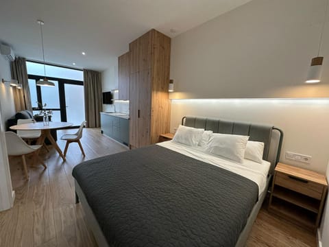 Bed, Kitchen or kitchenette, Photo of the whole room, Dining area, Bedroom, wardrobe