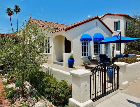 Belmont Shore Beach House - Incredible Oceanfront Views House in Belmont Shore