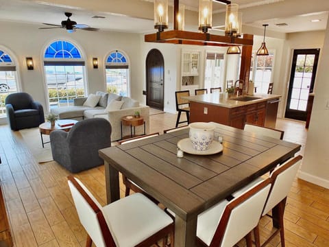 Belmont Shore Beach House - Incredible Oceanfront Views House in Belmont Shore