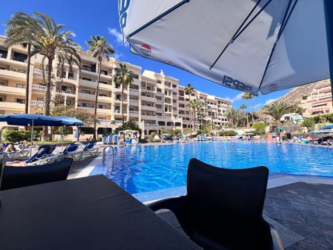 Property building, Day, Natural landscape, Swimming pool, sunbed