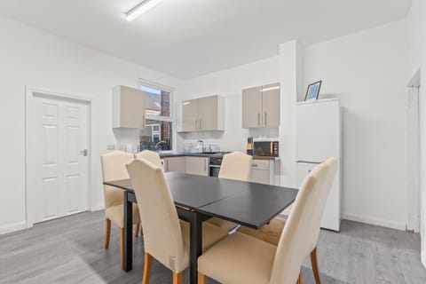 Dining area, kitchen