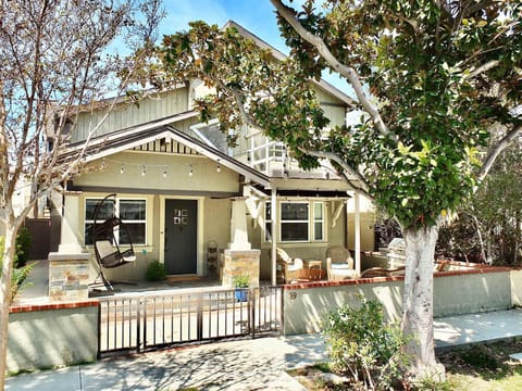 Park Avenue Beach Paradise - Chic & Secluded 4 BDR House in Belmont Shore