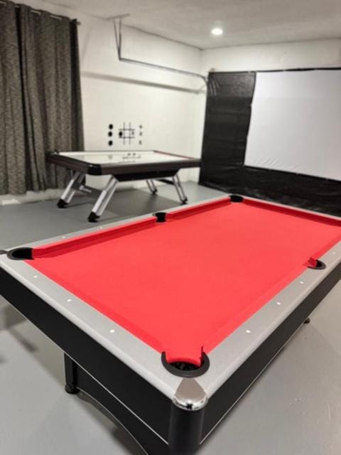 Billiard, Game Room