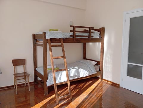 4 Single beds room 5' from metro Hostel in Athens