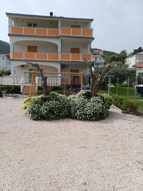 Tomulić Jasna i Miljenko Apartment in Supetarska Draga