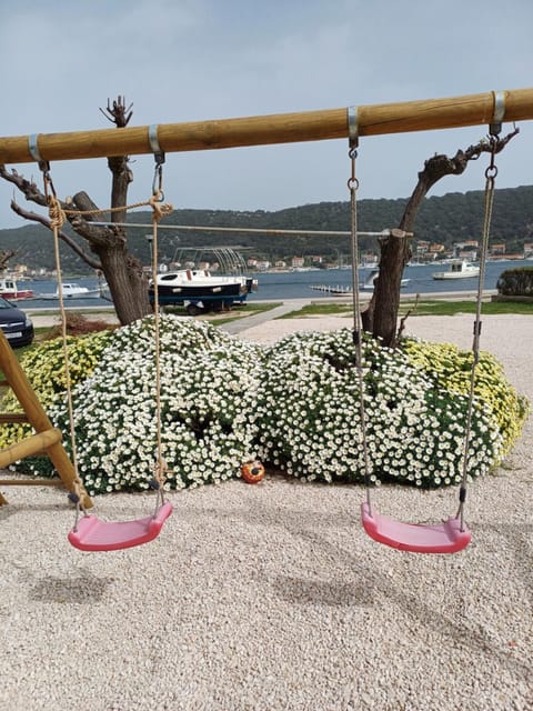 Tomulić Jasna i Miljenko Apartment in Supetarska Draga