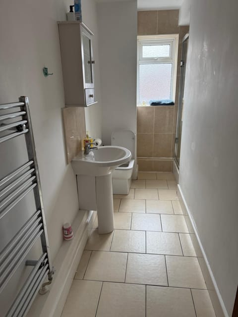 Cosy 2 bedroom modern flat close to transport link Apartment in Gosport