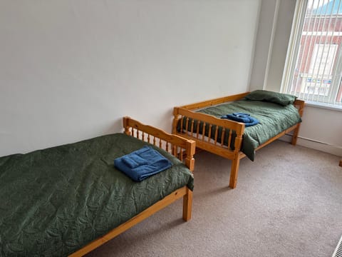 Cosy 2 bedroom modern flat close to transport link Apartment in Gosport