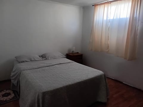 Bed, TV and multimedia, Bedroom