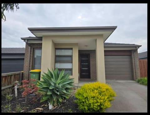 Property building, Day, Garden, Garden view
