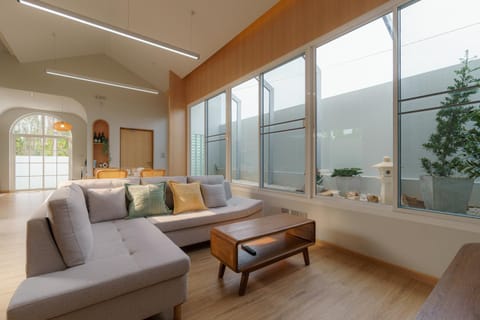 Communal lounge/ TV room, Garden, Garden, Living room, Seating area, Garden view, Garden view