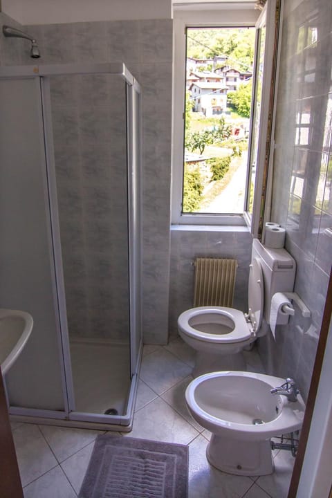 Shower, Bathroom, hair dryier