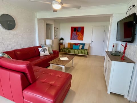 Communal lounge/ TV room, Living room, Seating area, Evening entertainment