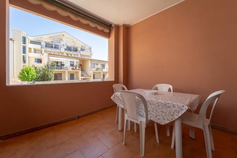 Property building, Patio, Day, View (from property/room), Balcony/Terrace, Seating area, Dining area