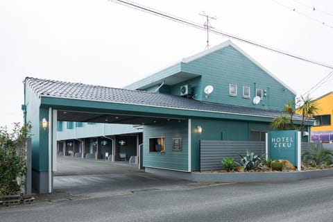 Property building, Day