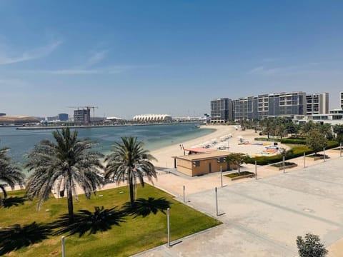 Nearby landmark, Restaurant/places to eat, Day, Neighbourhood, Activities, Beach, Evening entertainment, Supermarket/grocery shop, Sports, Family, sunbed