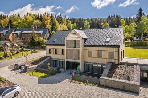 Property building, Day, Neighbourhood, Location, Parking
