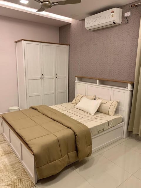 Bed, Bedroom, air conditioner